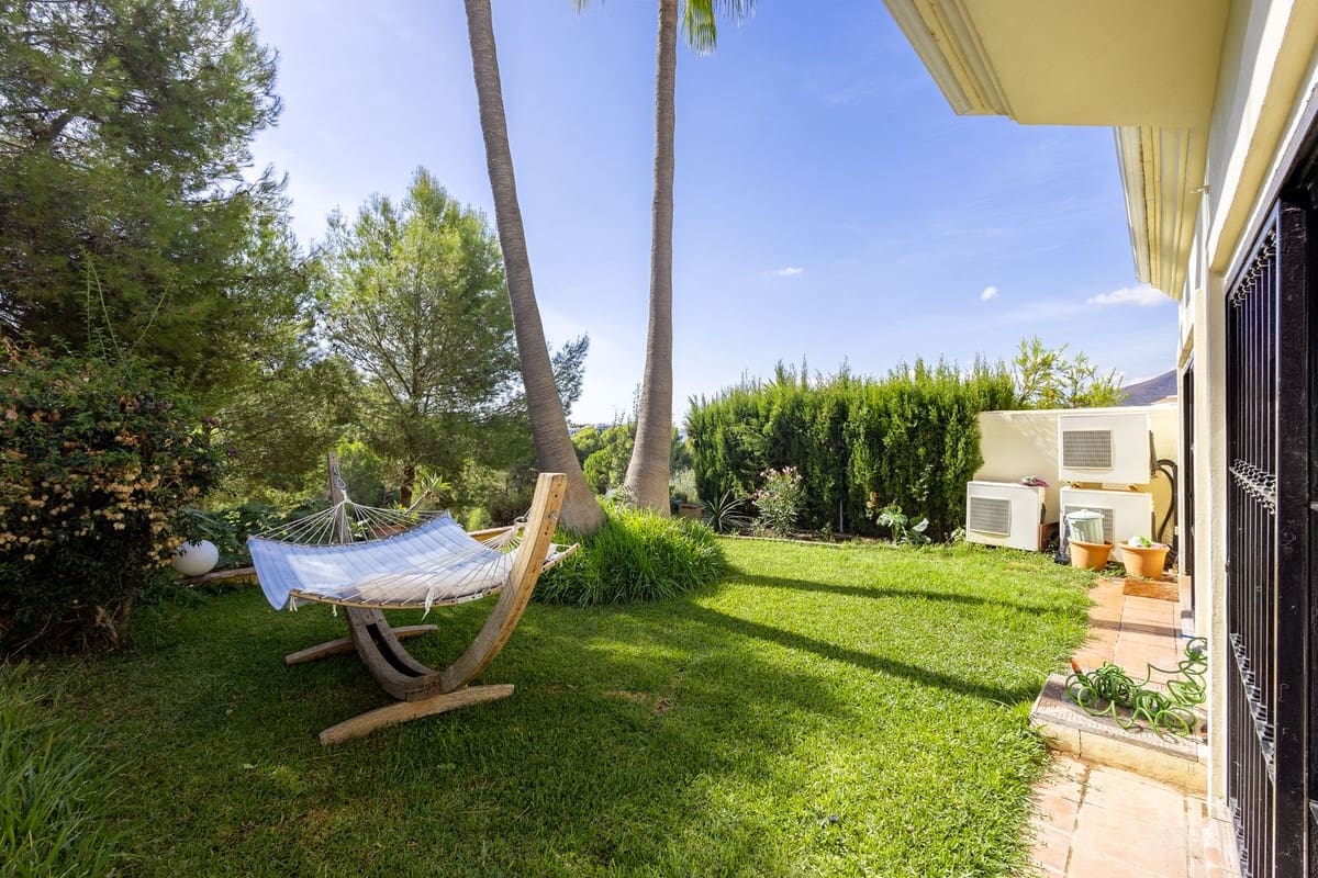 4 soveværelse Byhus til salg i Alhaurin Golf med swimmingpool garage - € 685.000 (Ref: 10135075)