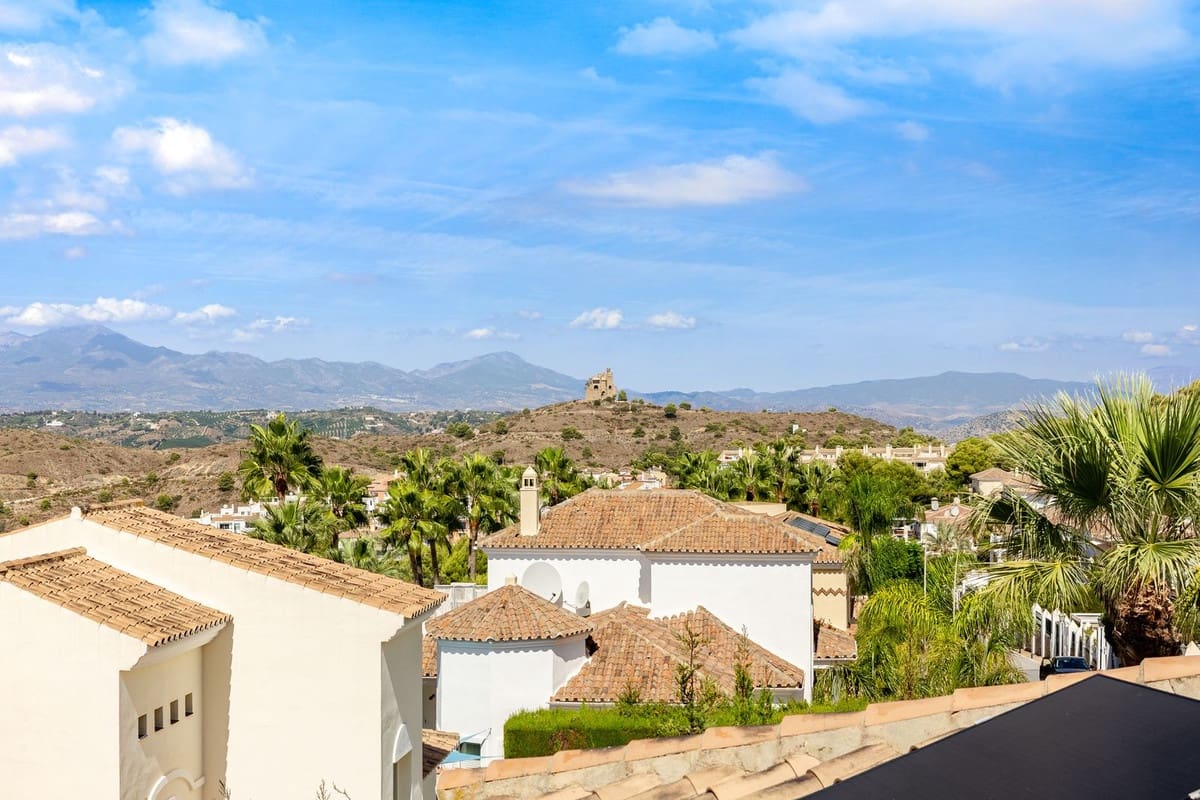 Chalet de 3 habitaciones en Alhaurín Golf en venta con piscina garaje - 845.000 € (Ref: 10136618)