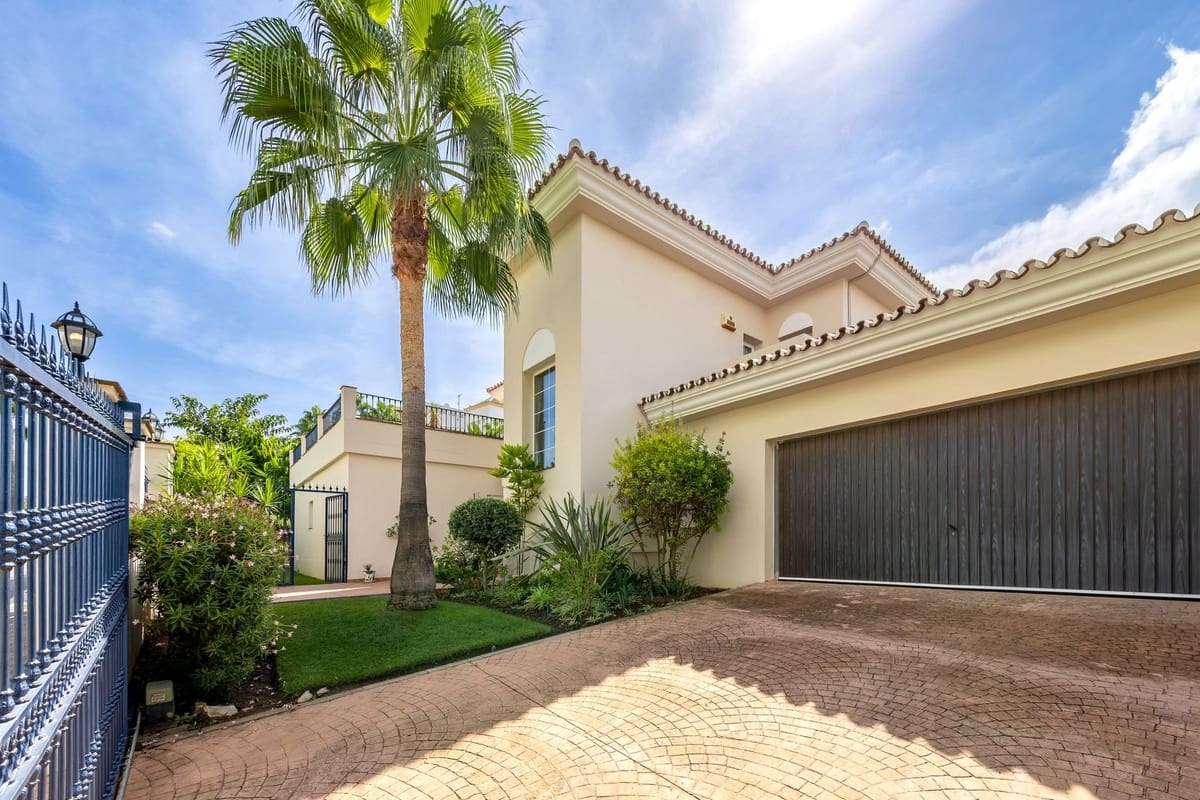 Chalet de 3 habitaciones en Alhaurín Golf en venta con piscina garaje - 845.000 € (Ref: 10136618)