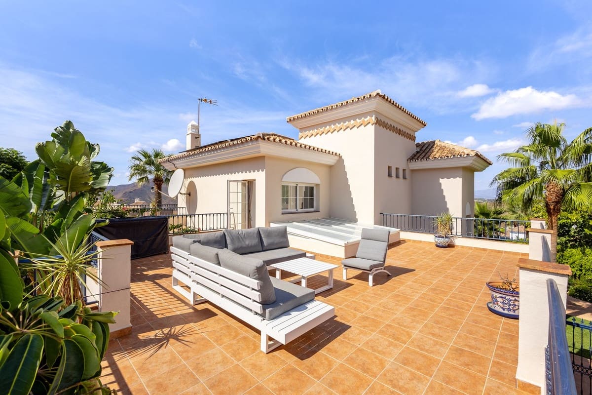 Chalet de 3 habitaciones en Alhaurín Golf en venta con piscina garaje - 845.000 € (Ref: 10136618)