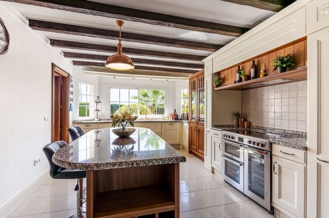 Chalet de 3 habitaciones en Alhaurín Golf, Alhaurín el Grande en venta con piscina garaje - 845.000 € (Ref: 10136618)