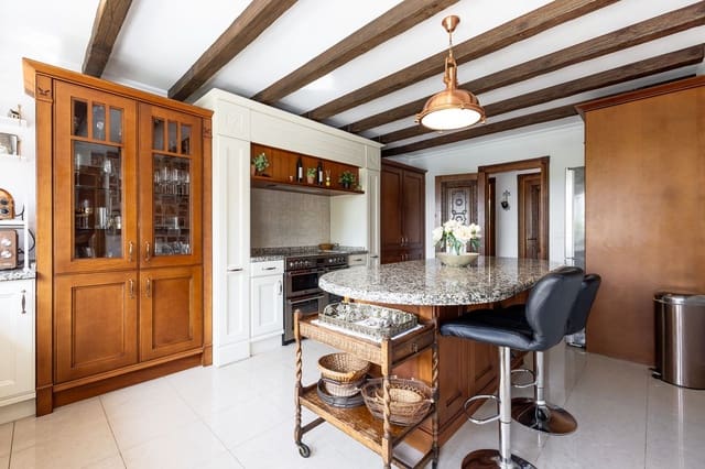 Chalet de 3 habitaciones en Alhaurín Golf, Alhaurín el Grande en venta con piscina garaje - 845.000 € (Ref: 10136618)