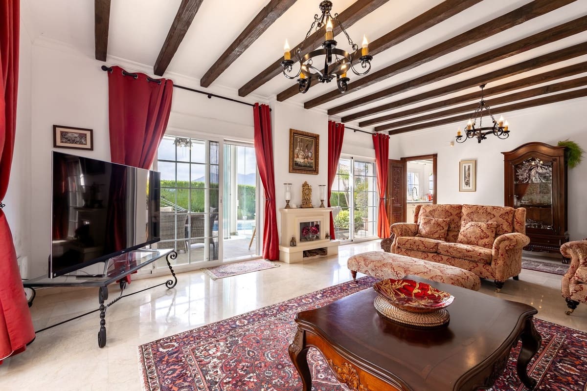 Chalet de 3 habitaciones en Alhaurín Golf en venta con piscina garaje - 845.000 € (Ref: 10136618)