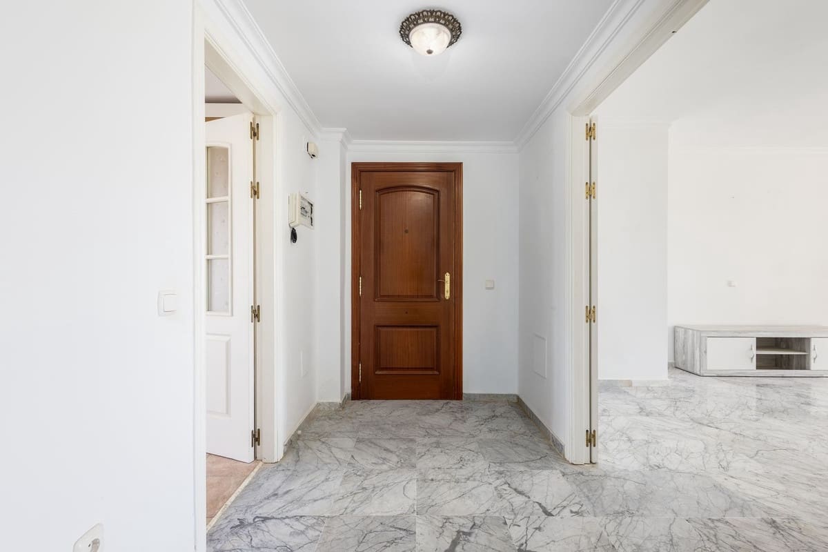 2 soveværelse Lejlighed til salg i Alhaurin Golf med swimmingpool garage - € 360.000 (Ref: 10172155)