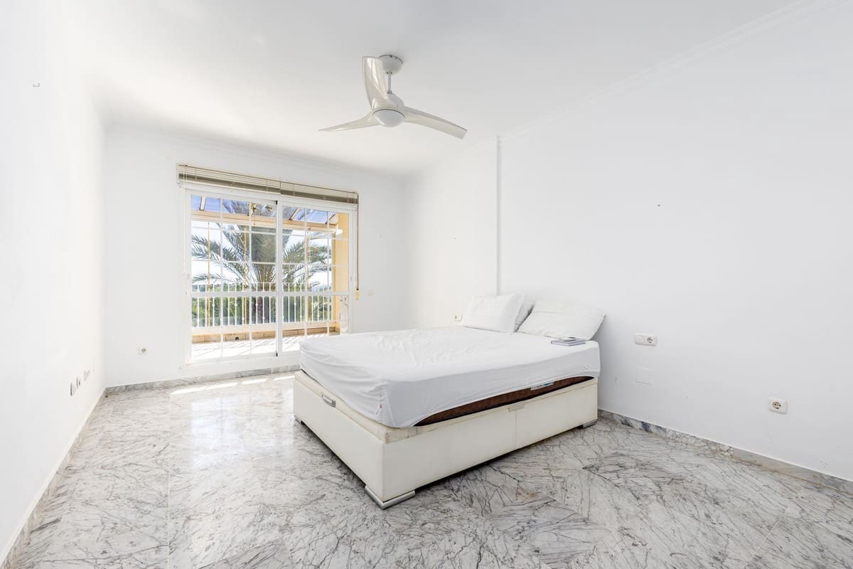 2 soveværelse Lejlighed til salg i Alhaurin Golf med swimmingpool garage - € 360.000 (Ref: 10172155)