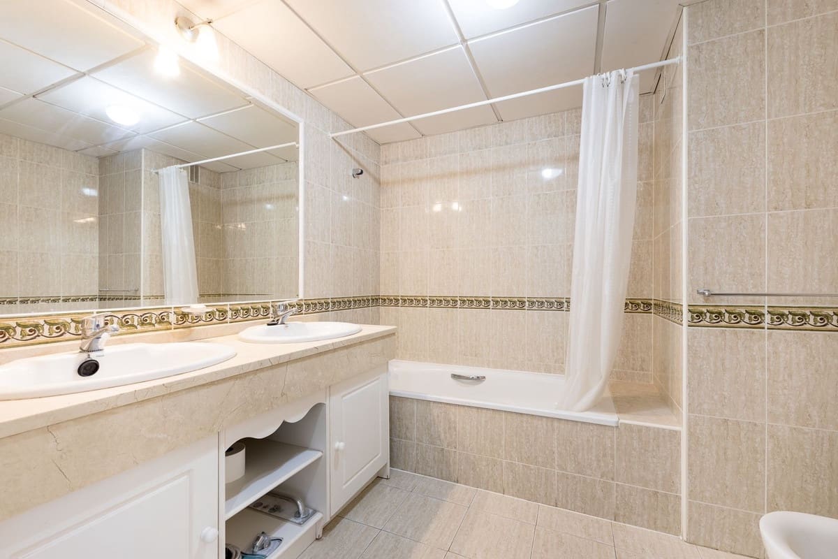 2 soveværelse Lejlighed til salg i Alhaurin Golf med swimmingpool garage - € 360.000 (Ref: 10172155)