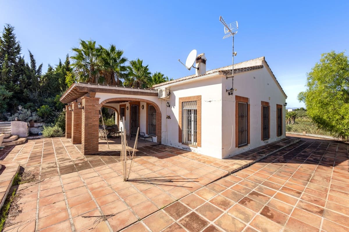 3 sypialnia Willa na sprzedaż w Coin z basenem garażem - 295 000 € (Ref: 10172194)
