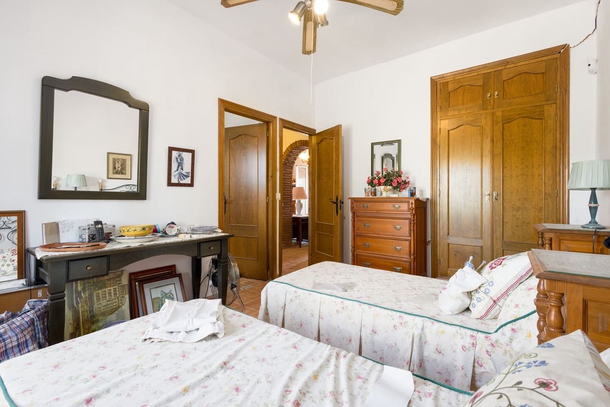 3 sypialnia Willa na sprzedaż w Coin z basenem garażem - 295 000 € (Ref: 10172194)