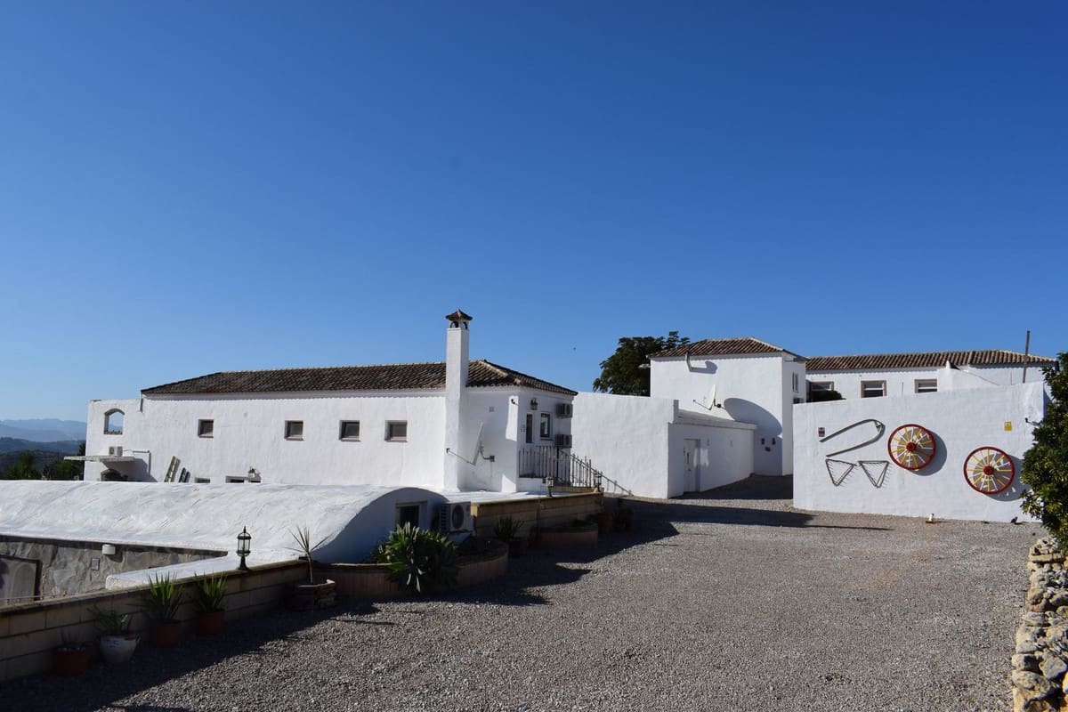 10 sovrum Finca/Hus på landet till salu i Ronda med pool - 1 500 000 € (Ref: 8835834)