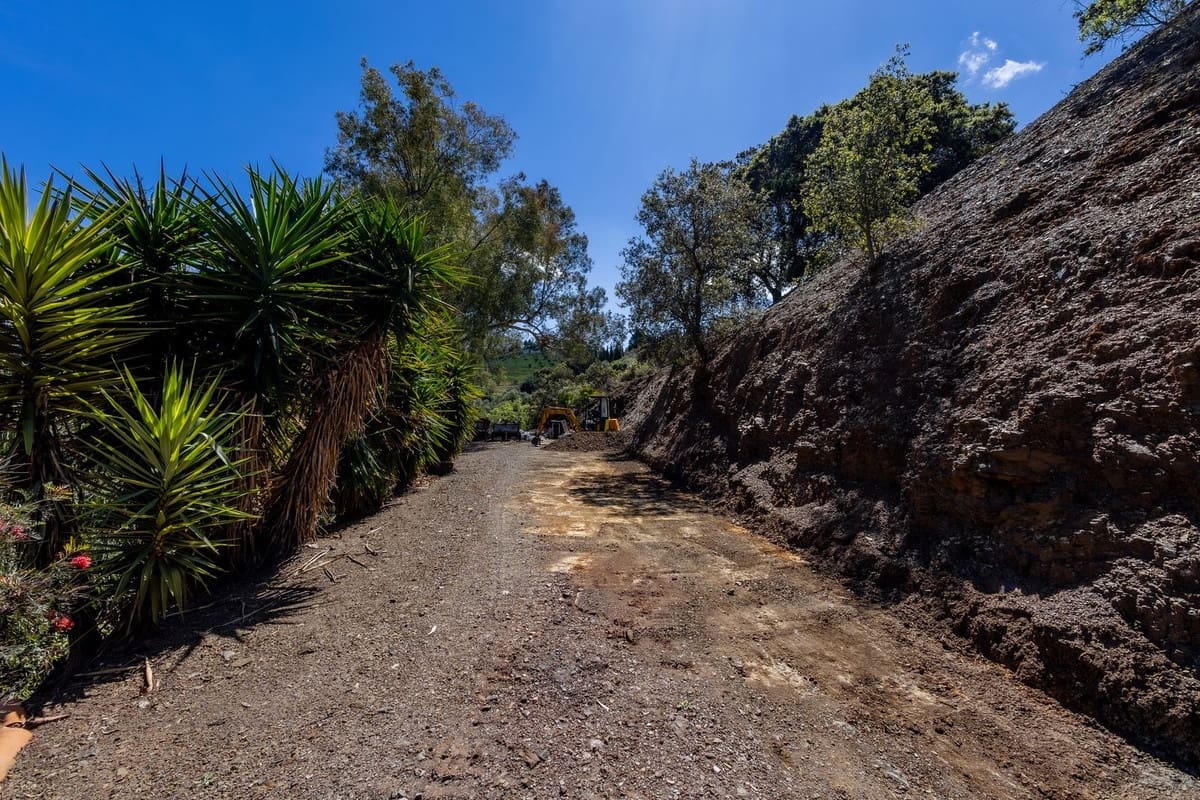 6 bedroom Finca/Country House for sale in Alhaurin el Grande with pool garage - € 995,500 (Ref: 8835836)