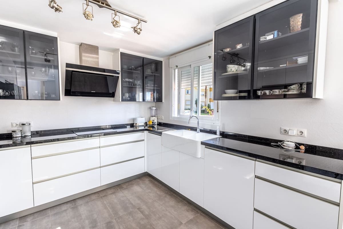 3 sypialnia Willa na sprzedaż w Alhaurin Golf z basenem garażem - 695 000 € (Ref: 8835838)