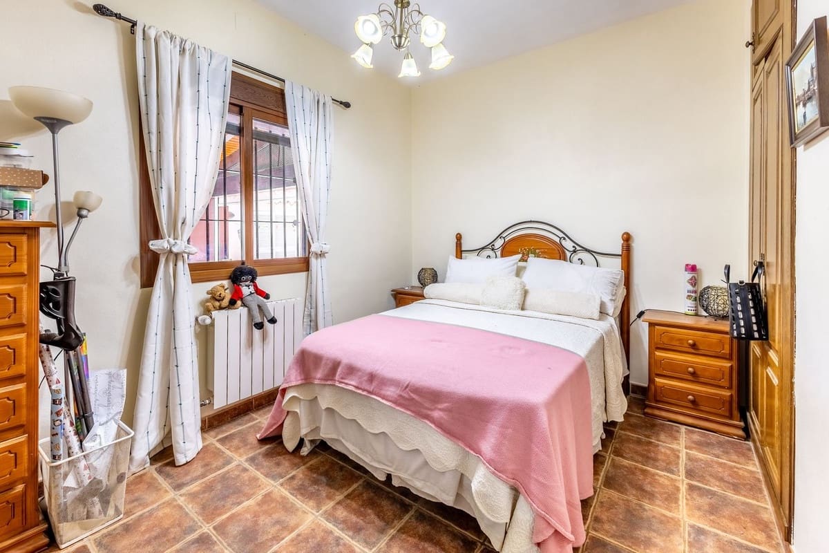 4 bedroom Villa for sale in Alhaurin el Grande with pool garage - € 695,000 (Ref: 8913545)