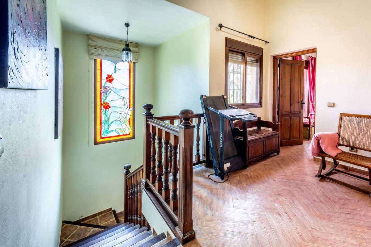 4 bedroom Villa for sale in Alhaurin el Grande with pool garage - € 695,000 (Ref: 8913545)