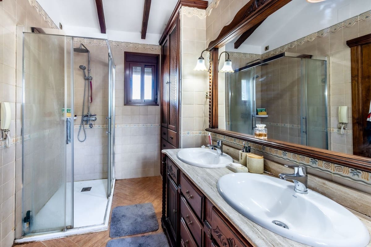 4 bedroom Villa for sale in Alhaurin el Grande with pool garage - € 695,000 (Ref: 8913545)