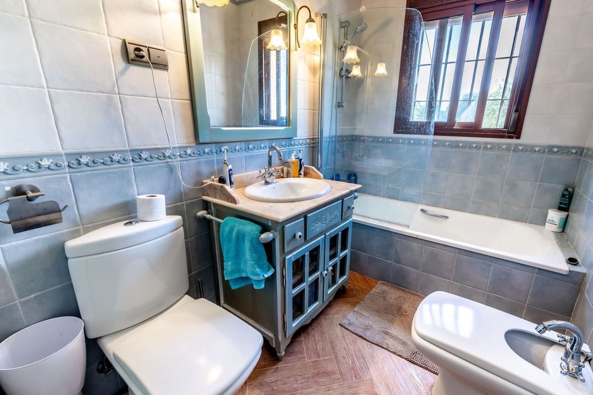 4 bedroom Villa for sale in Alhaurin el Grande with pool garage - € 695,000 (Ref: 8913545)