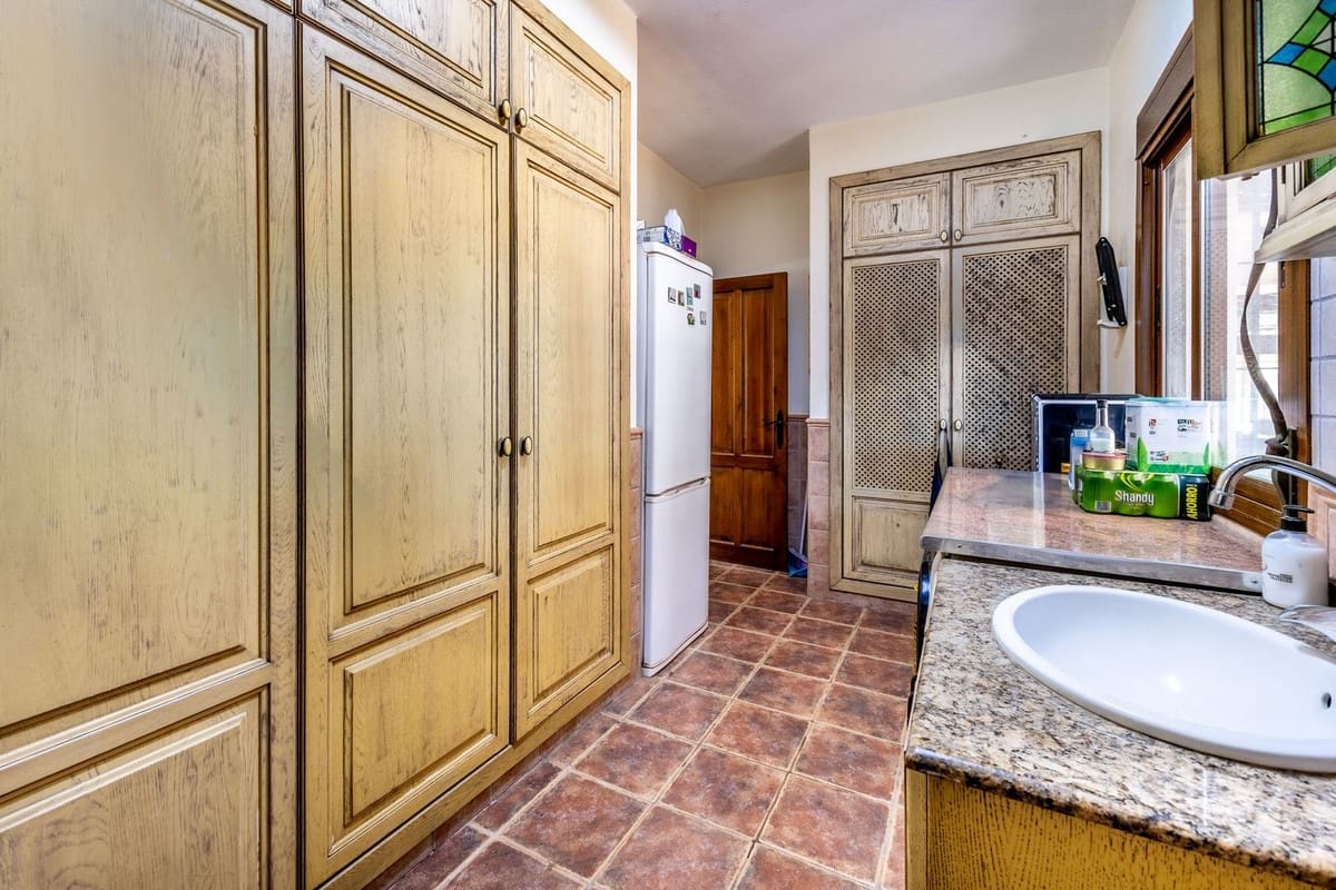 4 bedroom Villa for sale in Alhaurin el Grande with pool garage - € 695,000 (Ref: 8913545)