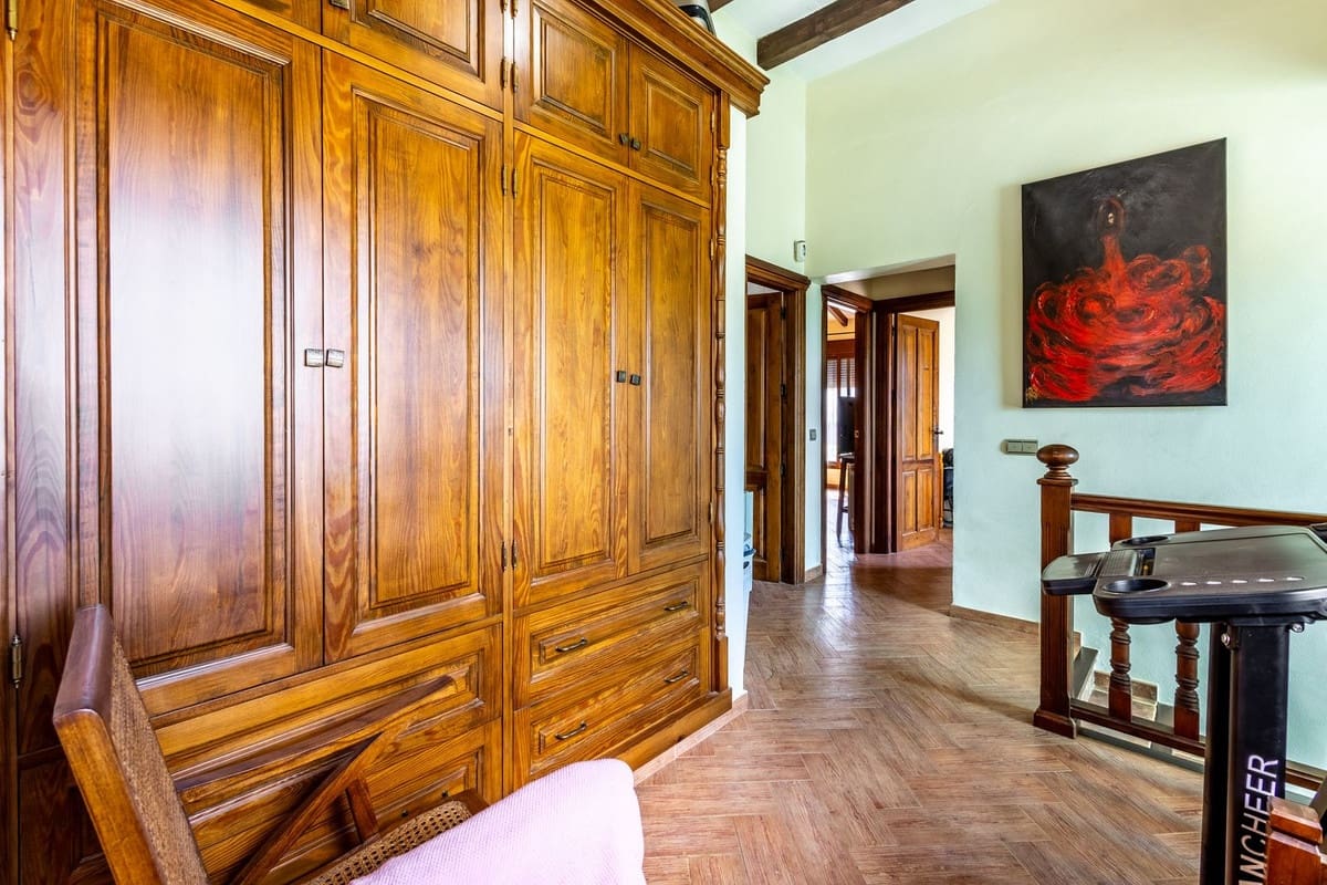 4 bedroom Villa for sale in Alhaurin el Grande with pool garage - € 695,000 (Ref: 8913545)