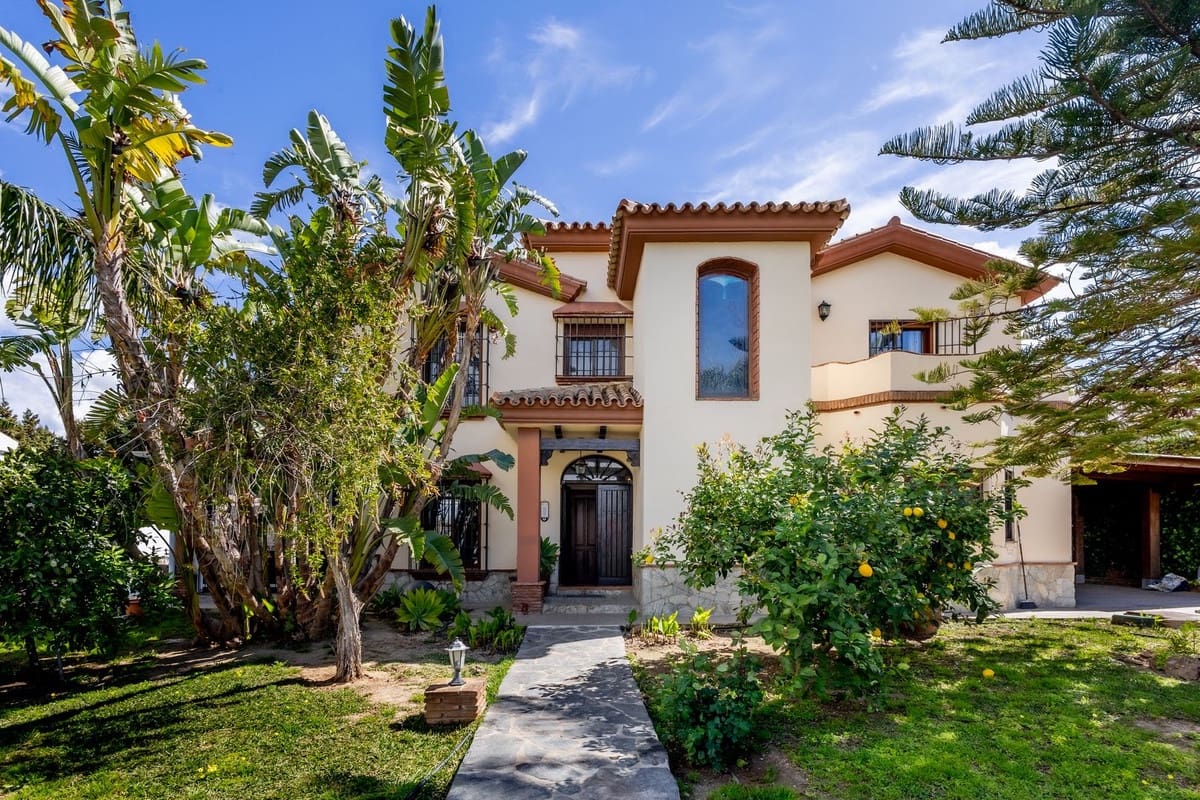 4 bedroom Villa for sale in Alhaurin el Grande with pool garage - € 695,000 (Ref: 8913545)