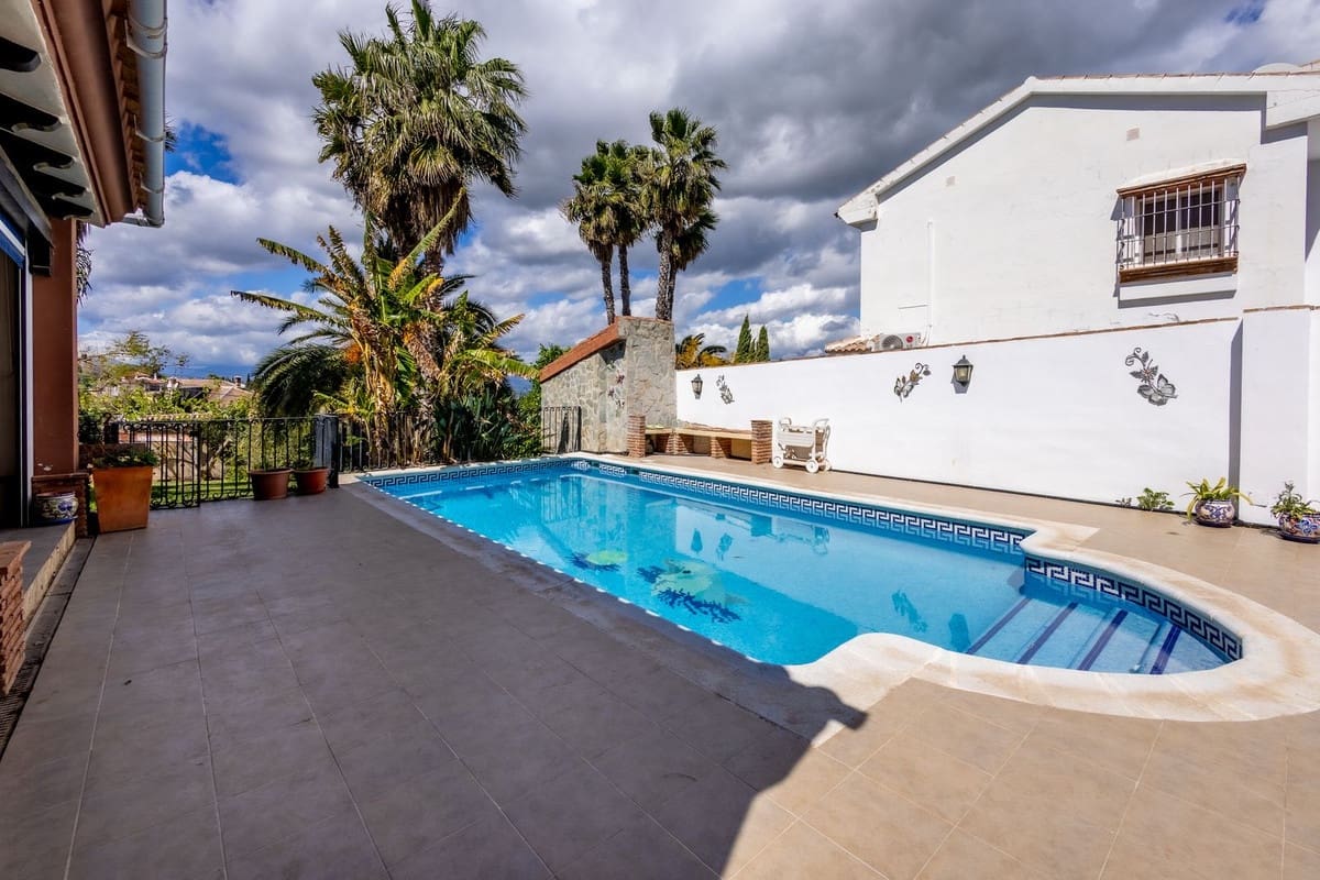 4 quarto Moradia para venda em Alhaurin el Grande com piscina garagem - 695 000 € (Ref: 8913545)