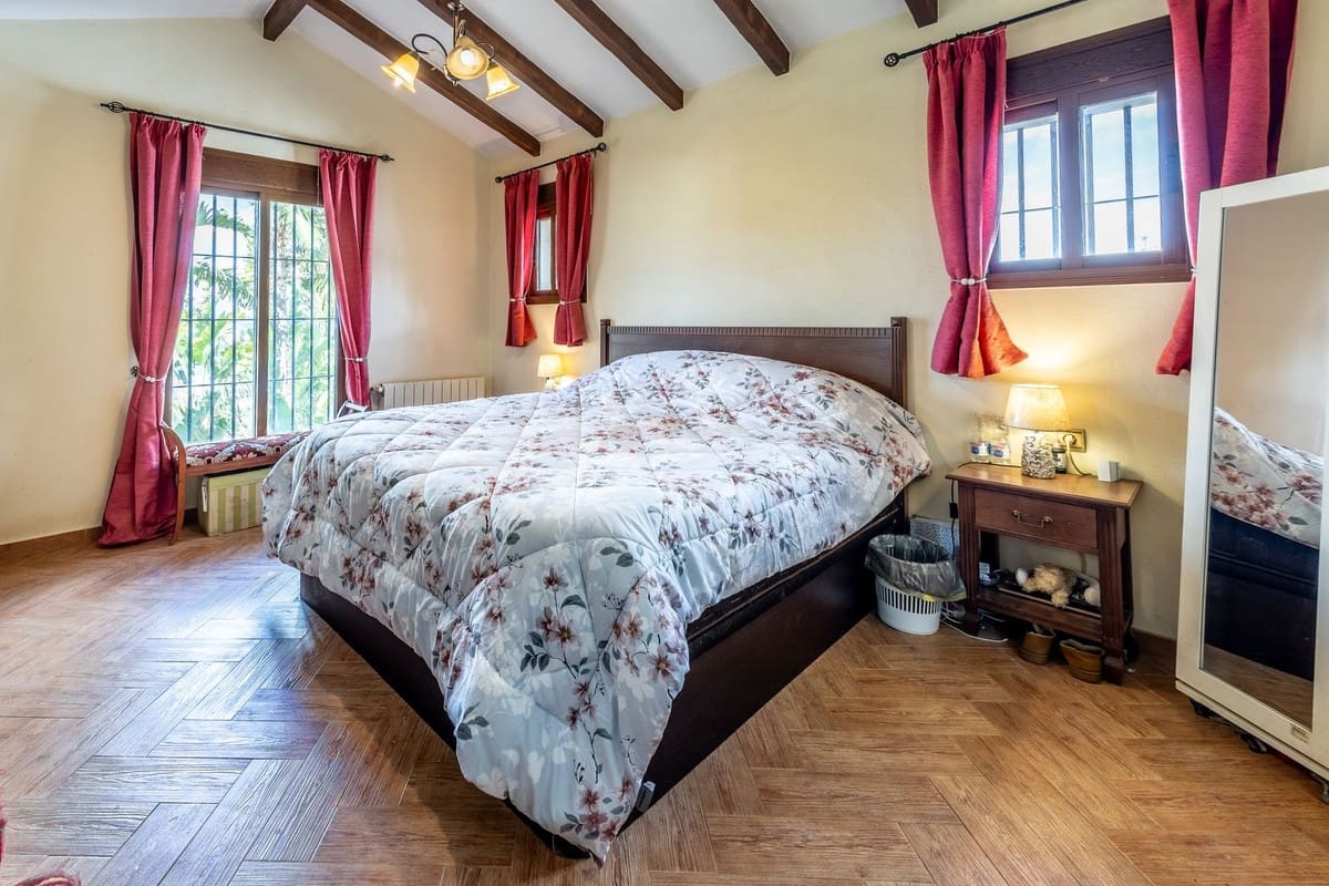 4 quarto Moradia para venda em Alhaurin el Grande com piscina garagem - 695 000 € (Ref: 8913545)