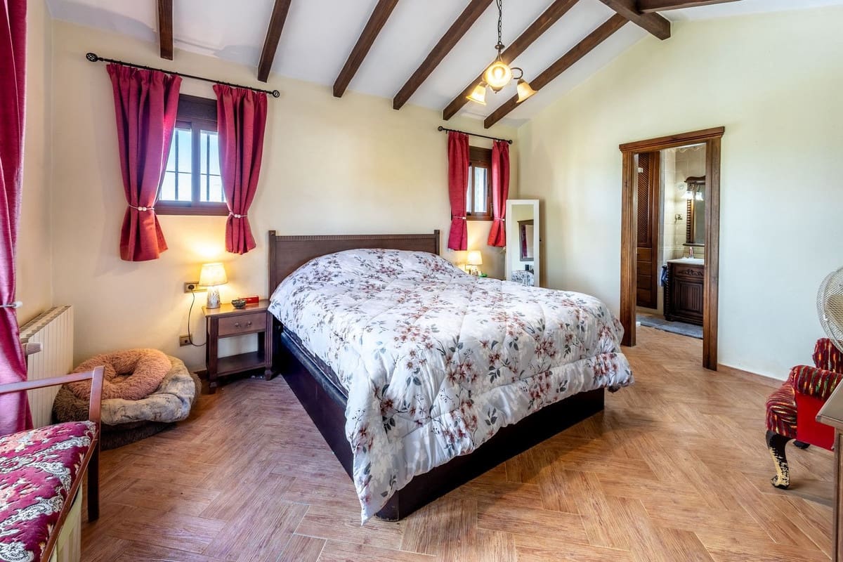 4 quarto Moradia para venda em Alhaurin el Grande com piscina garagem - 695 000 € (Ref: 8913545)