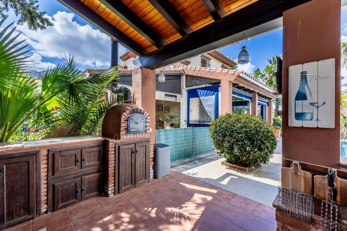 4 quarto Moradia para venda em Alhaurin el Grande com piscina garagem - 695 000 € (Ref: 8913545)