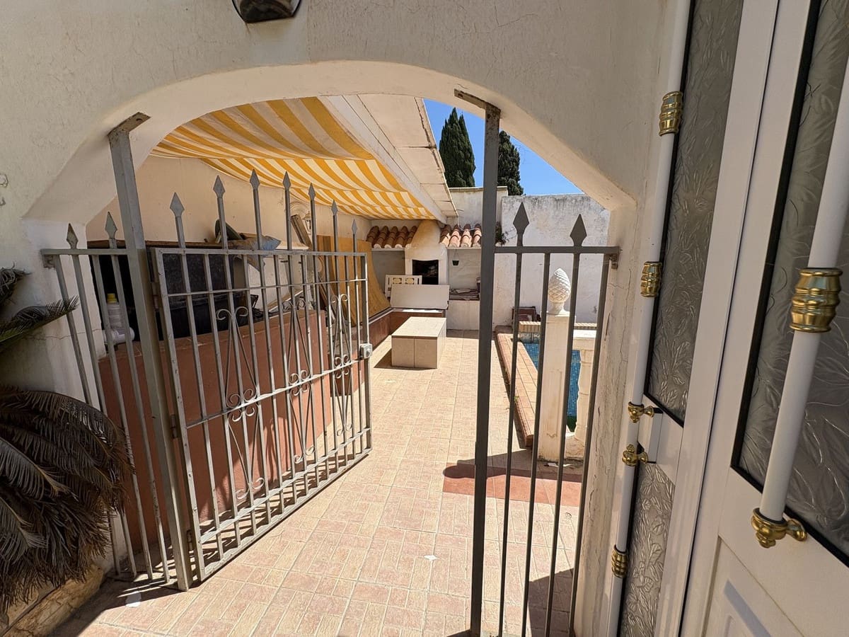 4 soveværelse Semi-Rækkehus til salg i Fuengirola med swimmingpool garage - € 525.000 (Ref: 8922595)