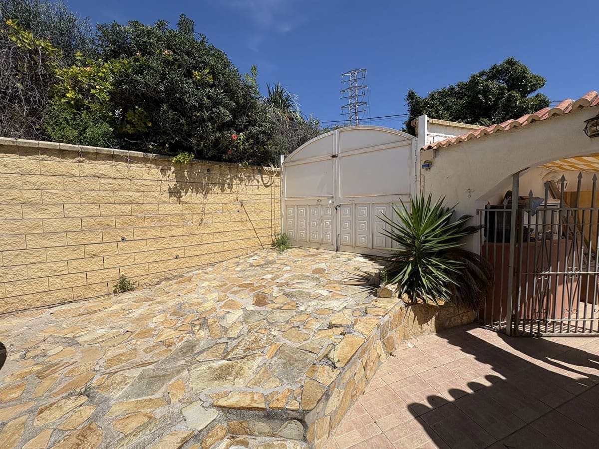 4 soveværelse Semi-Rækkehus til salg i Fuengirola med swimmingpool garage - € 525.000 (Ref: 8922595)