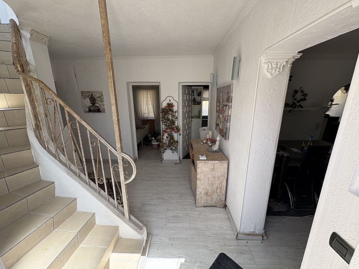 4 soveværelse Semi-Rækkehus til salg i Fuengirola med swimmingpool garage - € 525.000 (Ref: 8922595)