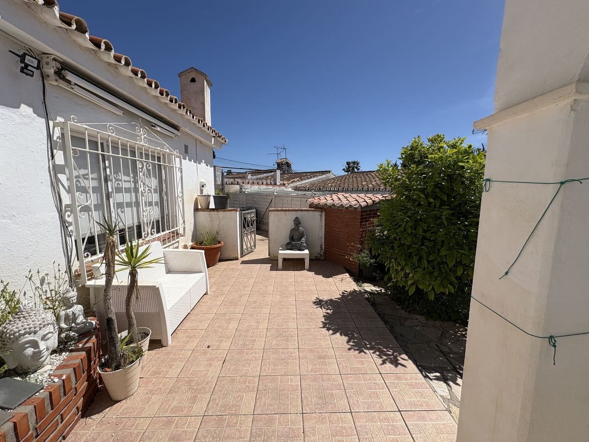 4 soveværelse Semi-Rækkehus til salg i Fuengirola med swimmingpool garage - € 525.000 (Ref: 8922595)