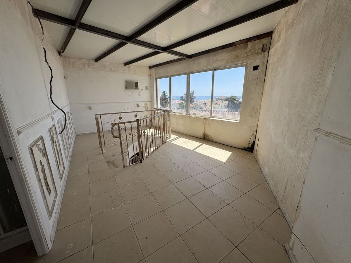 4 chambre Villa/Maison Semi-Mitoyenne à vendre à Fuengirola avec piscine garage - 525 000 € (Ref: 8922595)