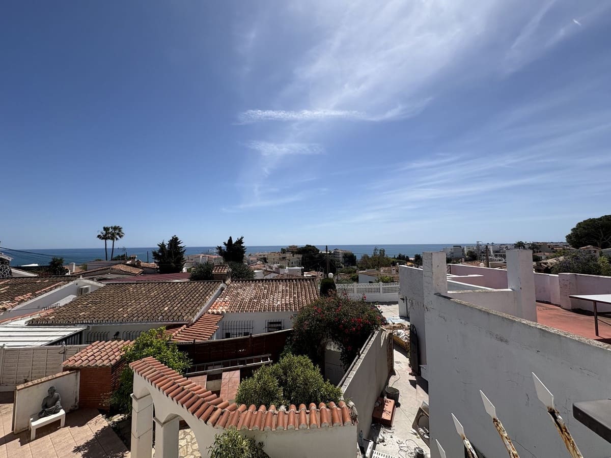 4 chambre Villa/Maison Semi-Mitoyenne à vendre à Fuengirola avec piscine garage - 525 000 € (Ref: 8922595)