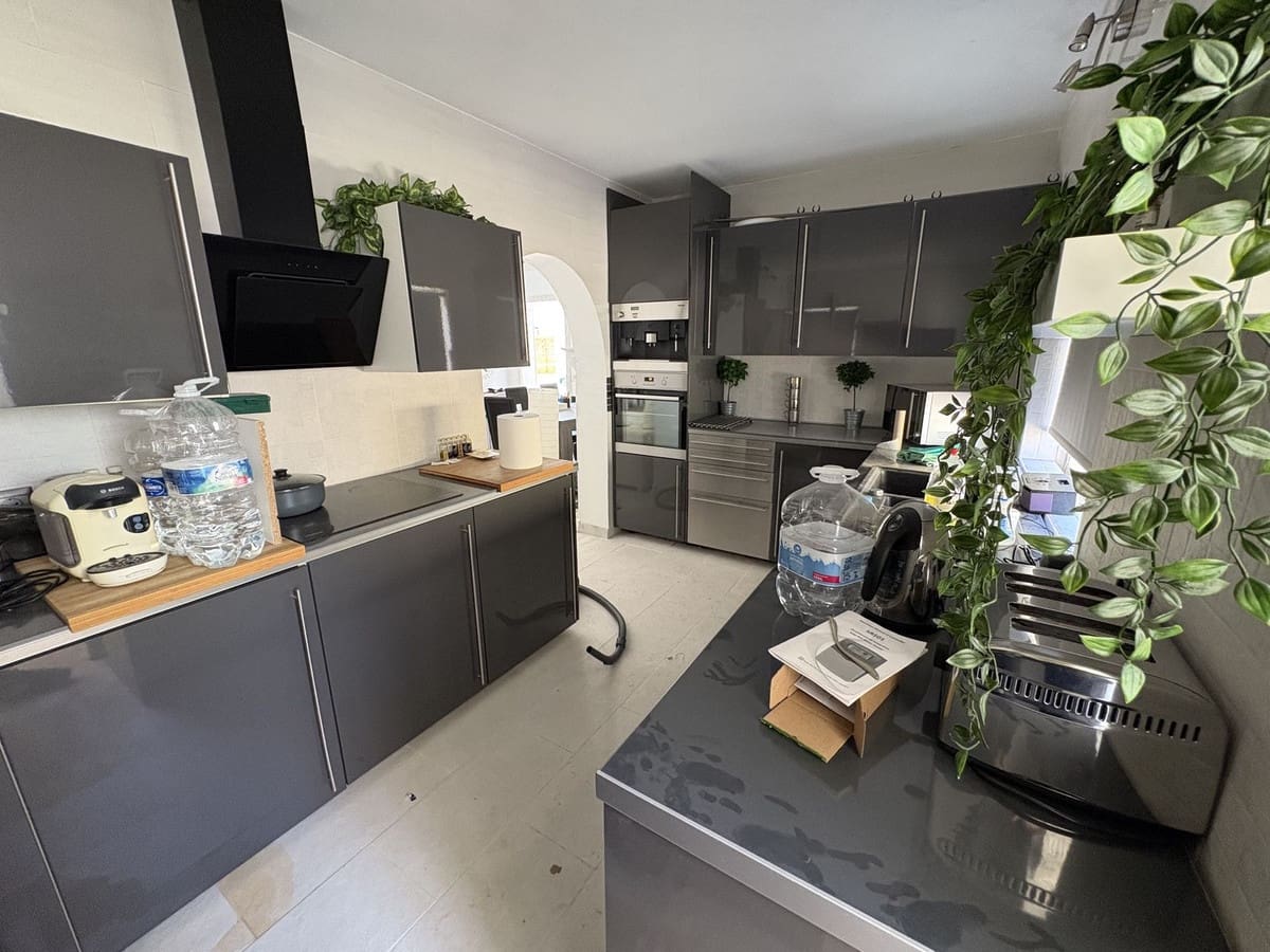 4 makuuhuone Paritalo myytävänä paikassa Fuengirola mukana uima-altaan 
autotalli - 525 000 € (Ref: 8922595)