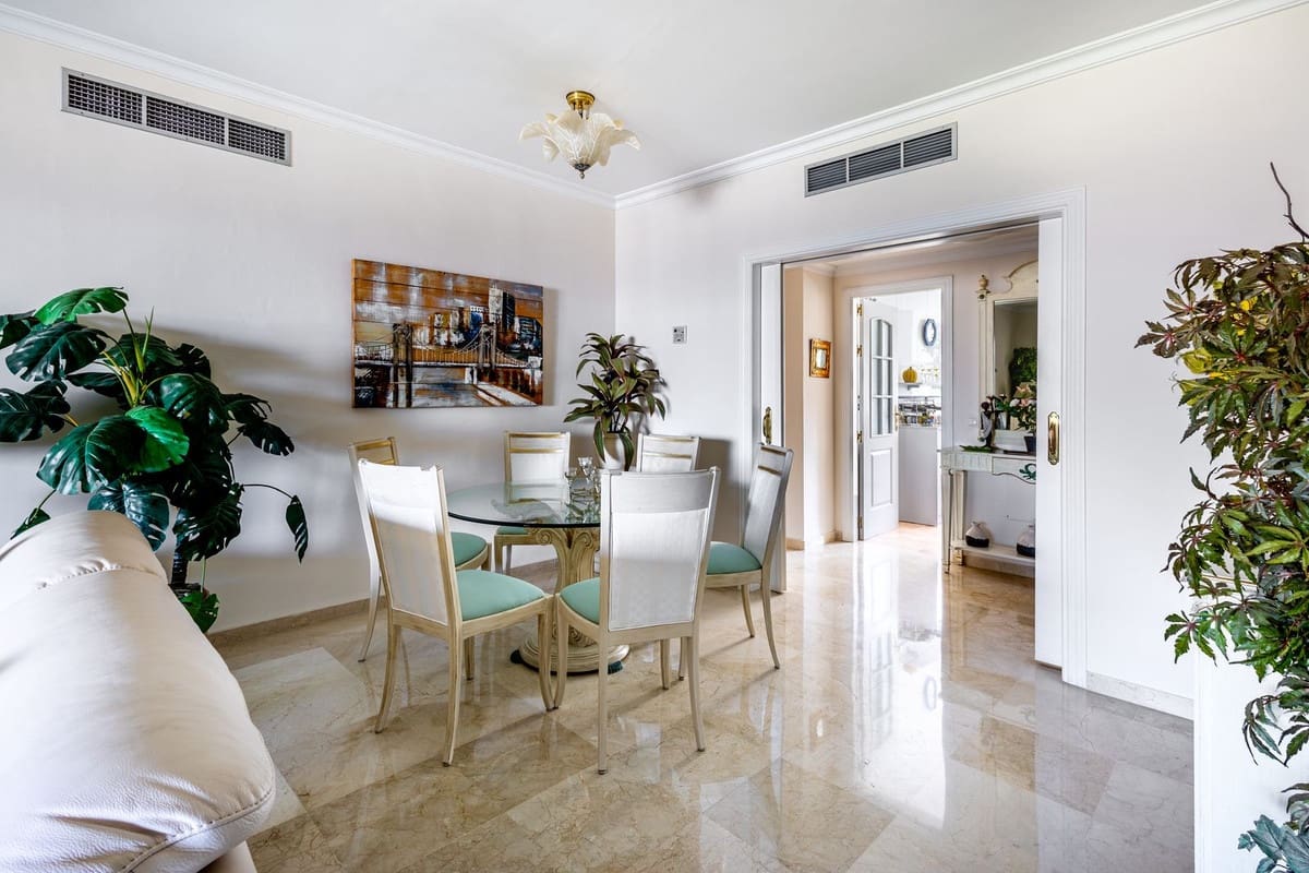 3 soverom Leilighet til salgs i Alhaurin Golf med svømmebasseng garasje - € 485 000 (Ref: 9095774)