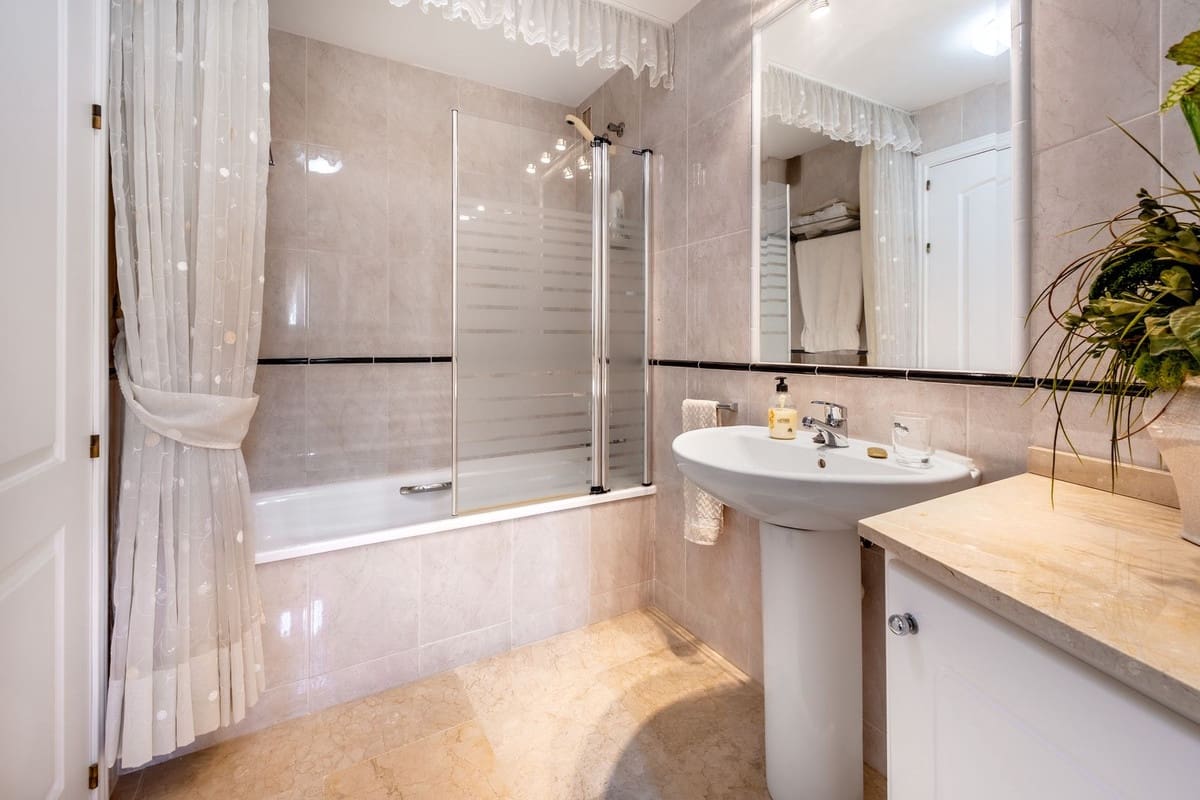 3 soverom Leilighet til salgs i Alhaurin Golf med svømmebasseng garasje - € 485 000 (Ref: 9095774)