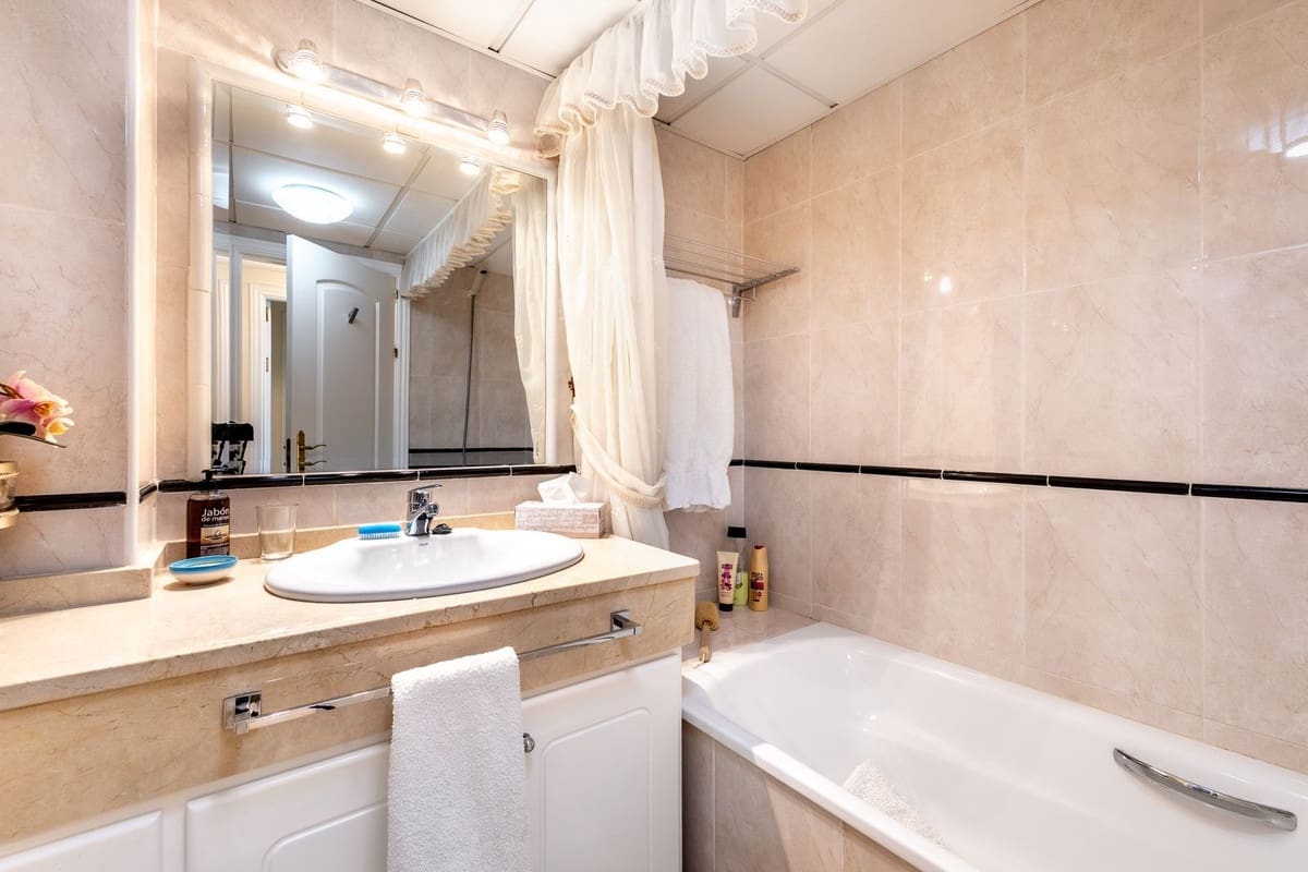 3 soverom Leilighet til salgs i Alhaurin Golf med svømmebasseng garasje - € 485 000 (Ref: 9095774)