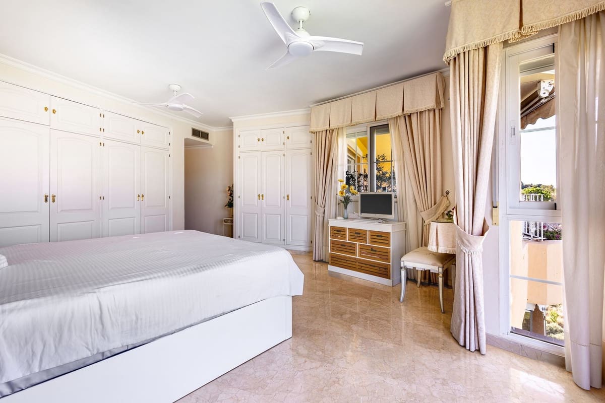 3 soverom Leilighet til salgs i Alhaurin Golf med svømmebasseng garasje - € 485 000 (Ref: 9095774)