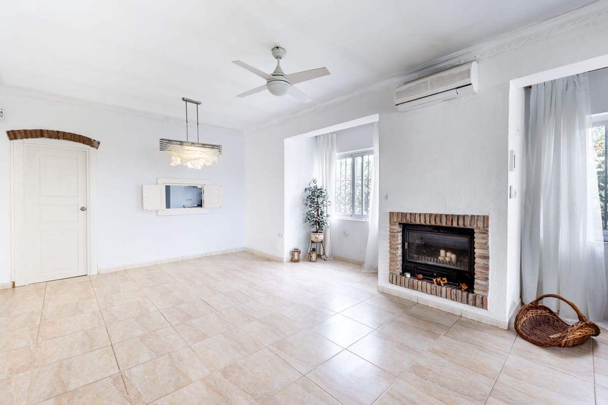 3 soveværelse Villa til salg i Coin med swimmingpool garage - € 350.000 (Ref: 9186621)