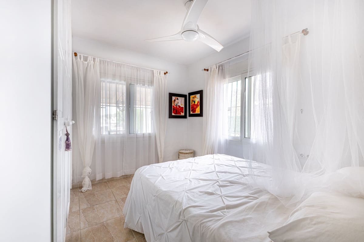 3 soveværelse Villa til salg i Coin med swimmingpool garage - € 350.000 (Ref: 9186621)