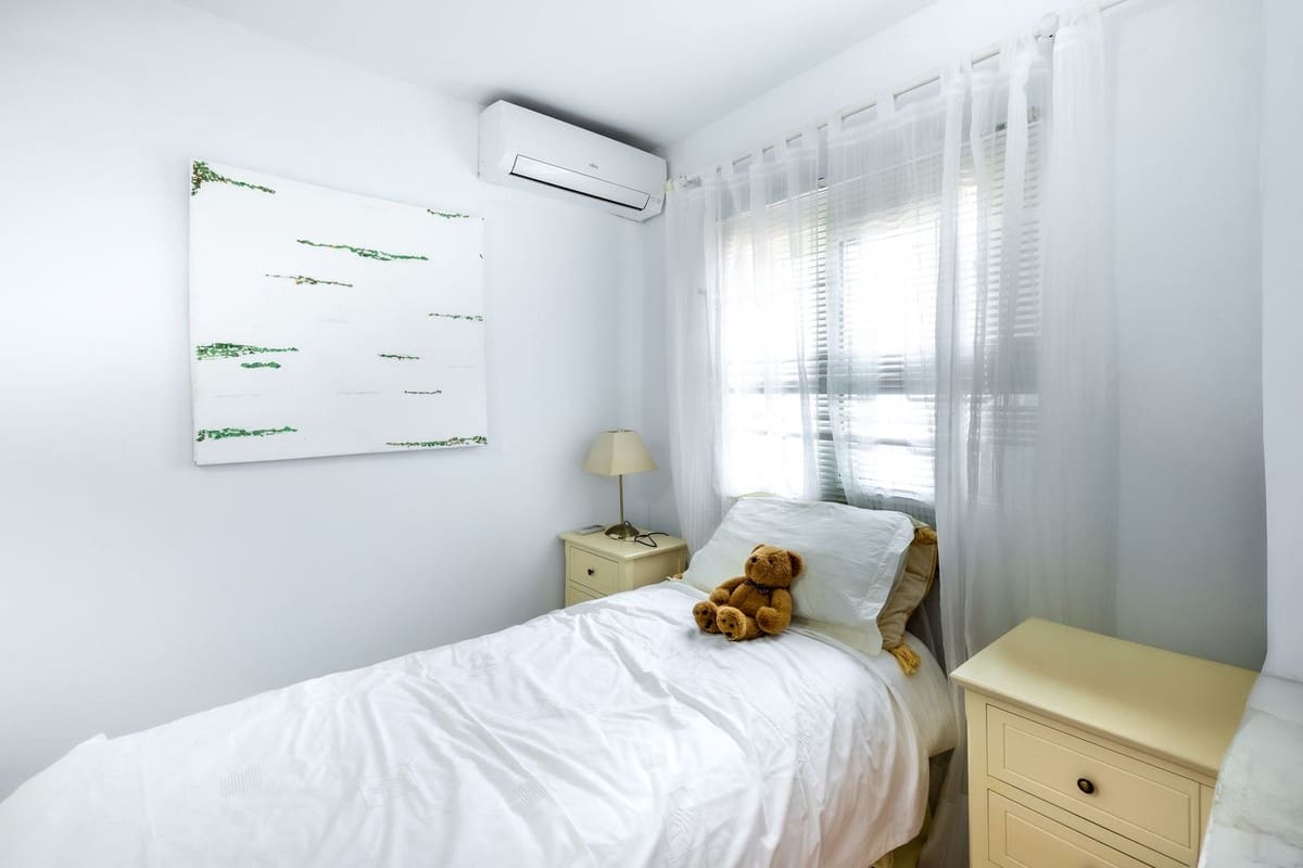 3 soveværelse Villa til salg i Coin med swimmingpool garage - € 350.000 (Ref: 9186621)