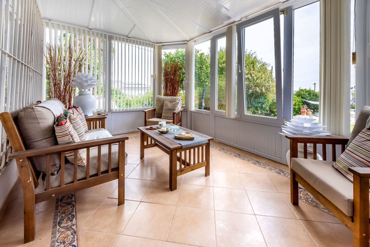 3 soveværelse Villa til salg i Coin med swimmingpool garage - € 350.000 (Ref: 9186621)