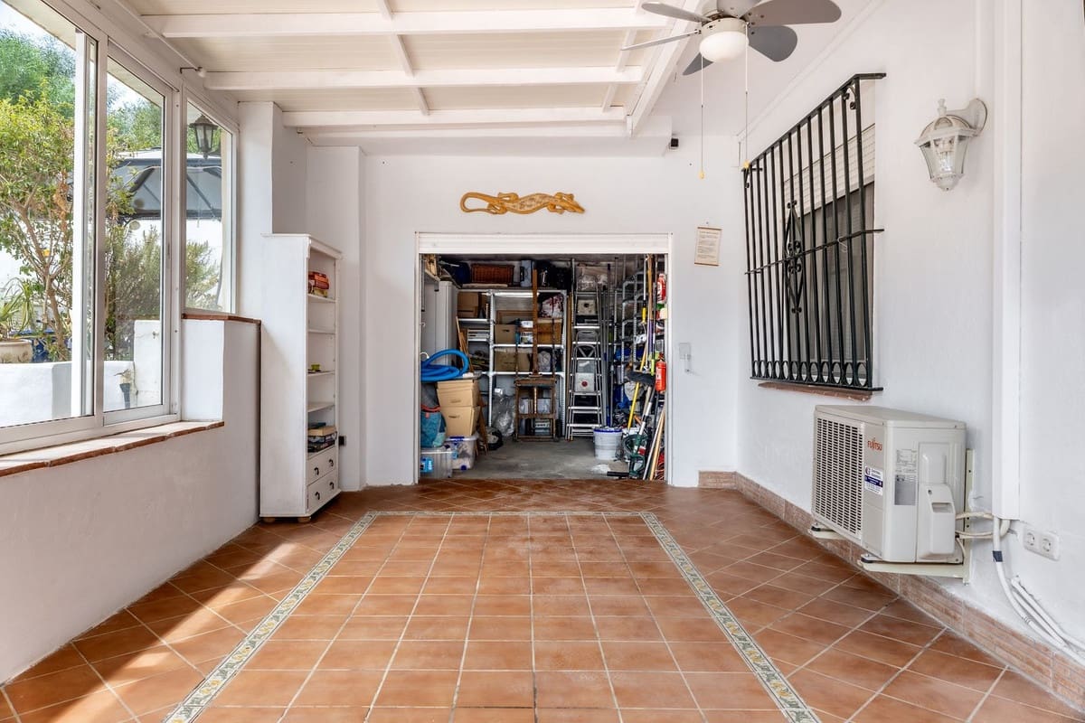 3 soveværelse Villa til salg i Coin med swimmingpool garage - € 350.000 (Ref: 9186621)