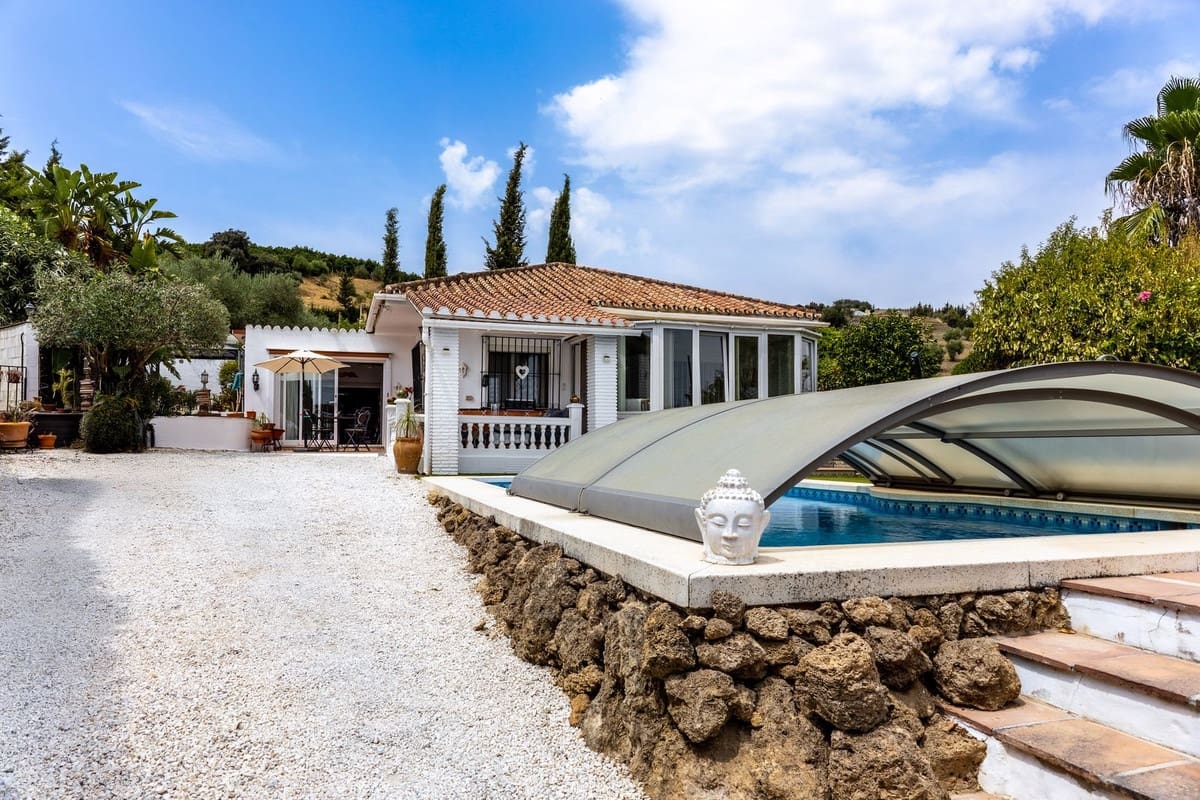 3 soveværelse Villa til salg i Coin med swimmingpool garage - € 350.000 (Ref: 9186621)