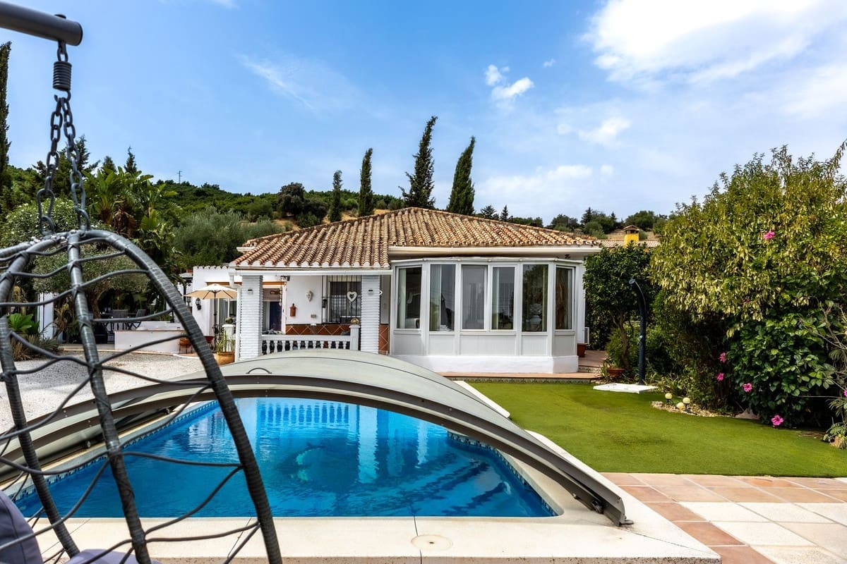 3 soveværelse Villa til salg i Coin med swimmingpool garage - € 350.000 (Ref: 9186621)