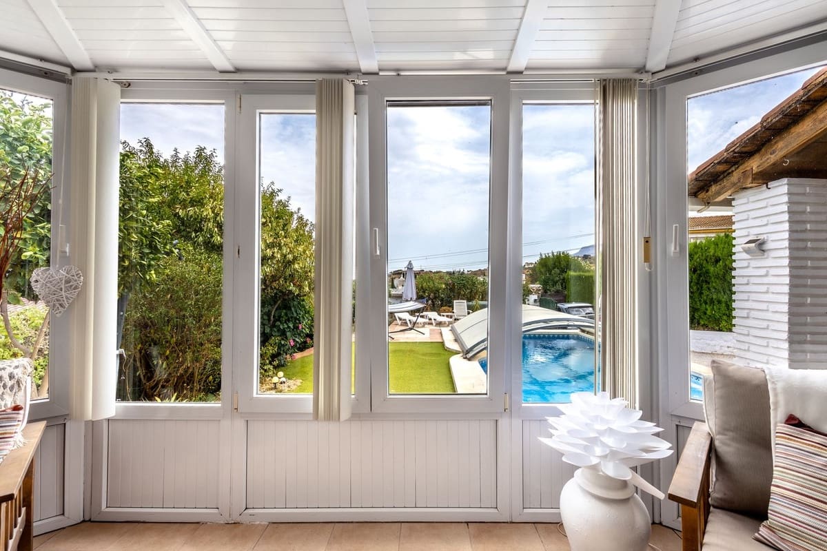 3 soveværelse Villa til salg i Coin med swimmingpool garage - € 350.000 (Ref: 9186621)