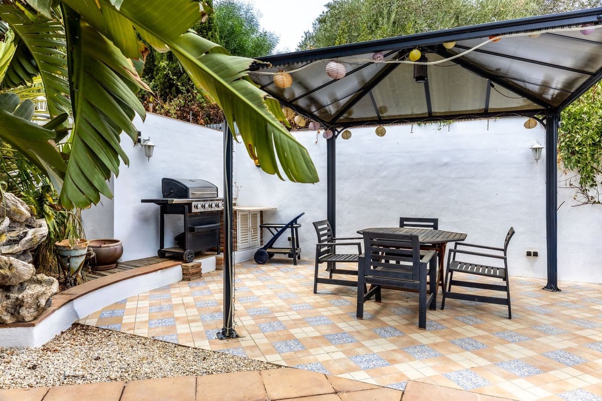 3 soveværelse Villa til salg i Coin med swimmingpool garage - € 350.000 (Ref: 9186621)