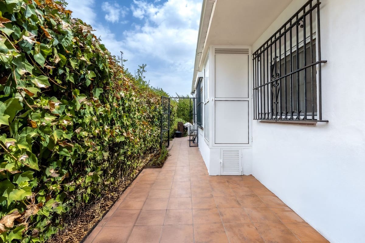 3 soveværelse Villa til salg i Coin med swimmingpool garage - € 350.000 (Ref: 9186621)