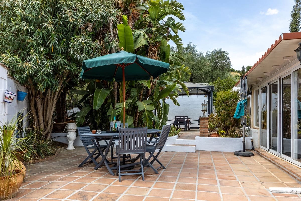 3 soveværelse Villa til salg i Coin med swimmingpool garage - € 350.000 (Ref: 9186621)