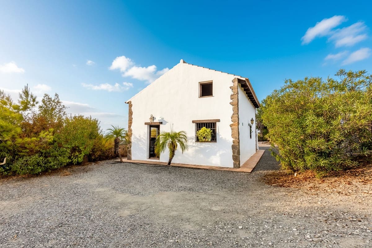 3 soveværelse Finca/Landehus til salg i Coin med swimmingpool garage - € 395.000 (Ref: 9301690)