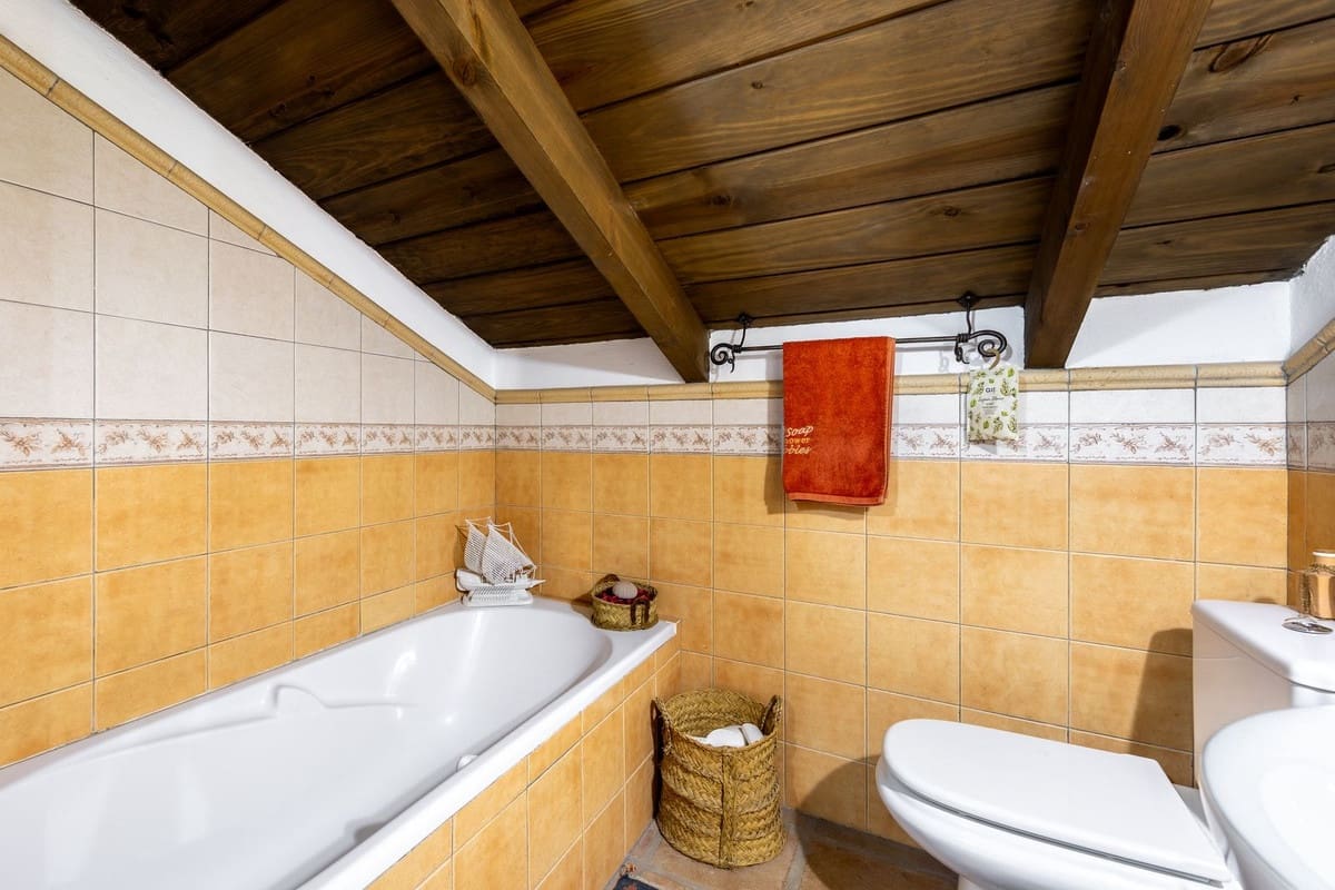 3 soveværelse Finca/Landehus til salg i Coin med swimmingpool garage - € 395.000 (Ref: 9301690)